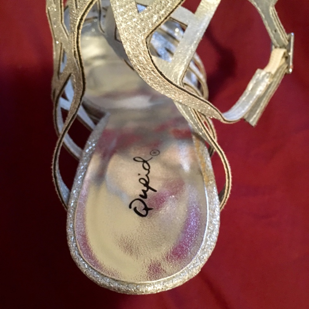 Silver Heels - Picture 8 of 8